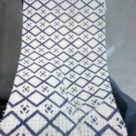 All-cotton jacquard printed fabric, blue and white diamond-shaped retro geometric pattern, breathable and skin-friendly, factory direct sales support customization, in-stock/custom-dyed suitable clothing/home textile fabric All-cotton jacquard printed fabric, blue and white diamond-shaped retro geometric pattern, breathable and skin-friendly, factory direct sales support customization, in-stock/custom-dyed suitable clothing/home textile fabric